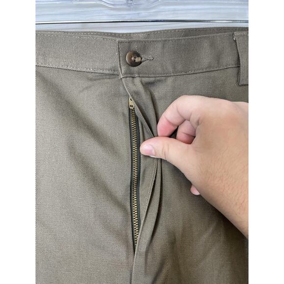 Haggar Pants Mens 44x30 Bark Freedom Khaki Pleated Classic Fit Wrinkle Free - Picture 2 of 11